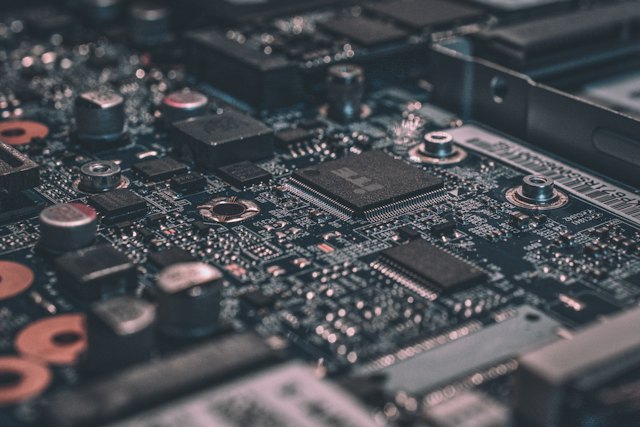 IT and E-Commerce – industry experience as interim CFO
